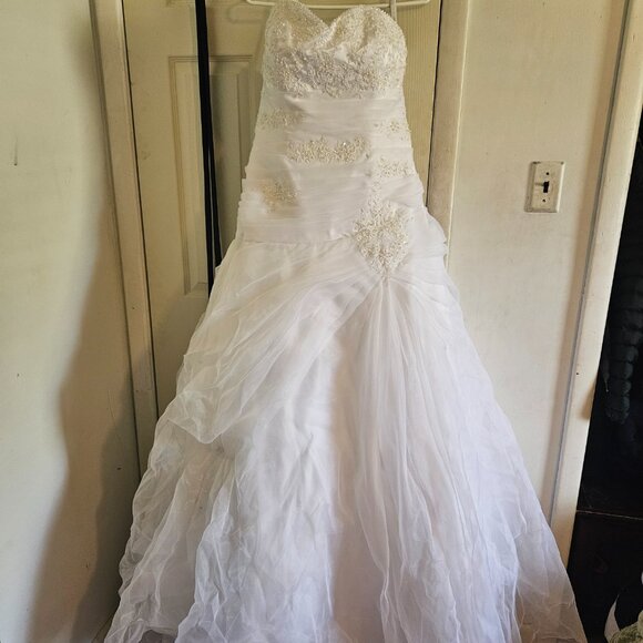 Ball Gown Style Wedding Dress - Picture 3 of 5